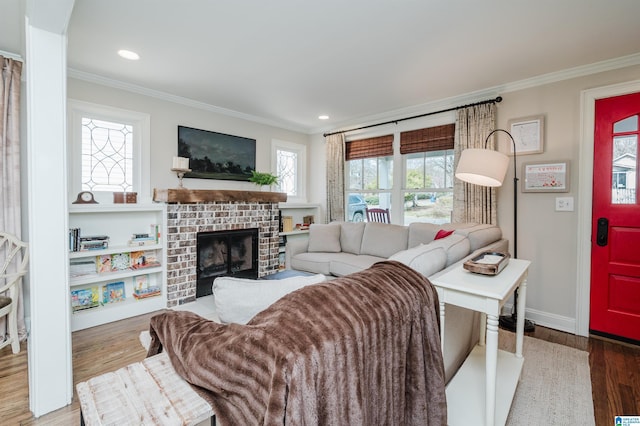 living room featuring recessed lighting, crown molding, and wood finished floors