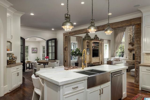 kitchen with a sink, crown molding, open floor plan, dishwasher, and dark wood-style flooring