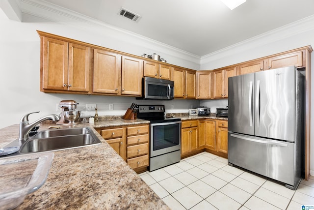 kitchen featuring a sink, visible vents, appliances with stainless steel finishes, and crown molding