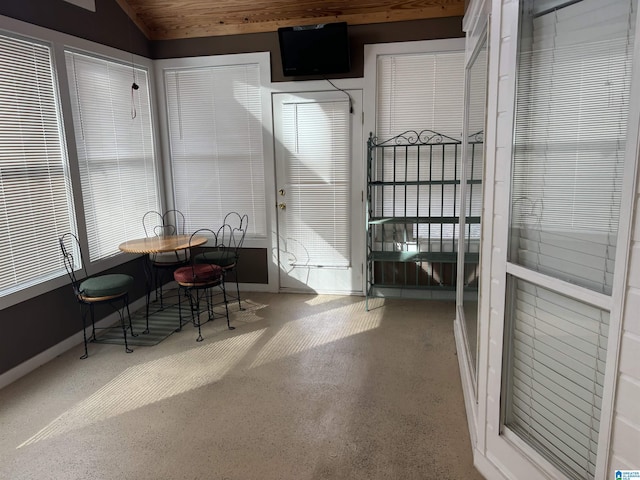 sunroom with vaulted ceiling