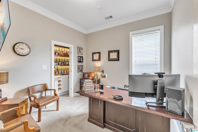 office space with beverage cooler, visible vents, a bar, light carpet, and crown molding