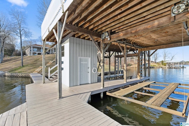 view of dock featuring boat lift and a water view