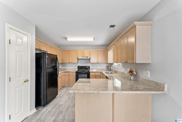 kitchen featuring visible vents, black appliances, light brown cabinetry, a sink, and a peninsula