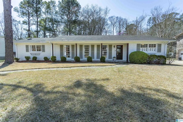 single story home featuring brick siding and a front yard