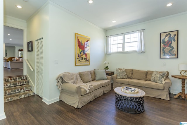 living area with crown molding, recessed lighting, and wood finished floors