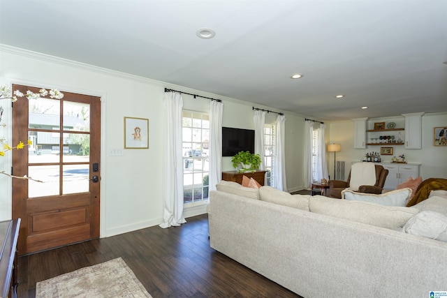 living area with crown molding, recessed lighting, dark wood-style floors, and baseboards