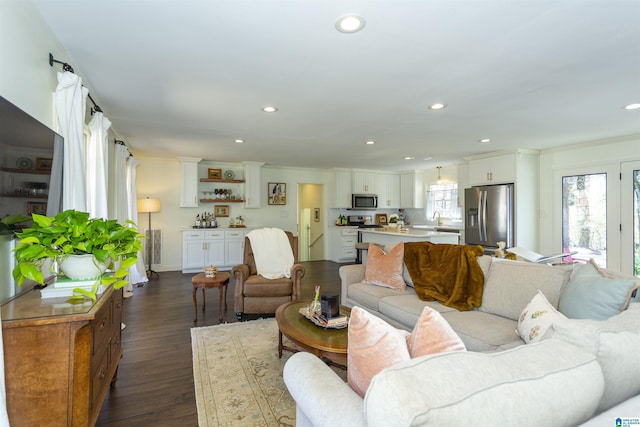 living area featuring recessed lighting, baseboards, and dark wood-style flooring