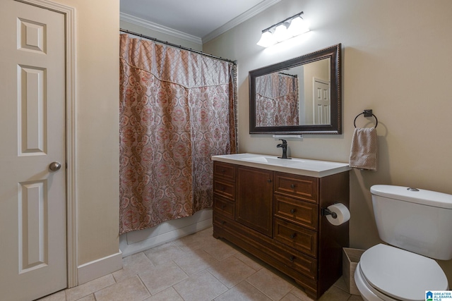 full bathroom featuring toilet, vanity, a shower with curtain, and ornamental molding