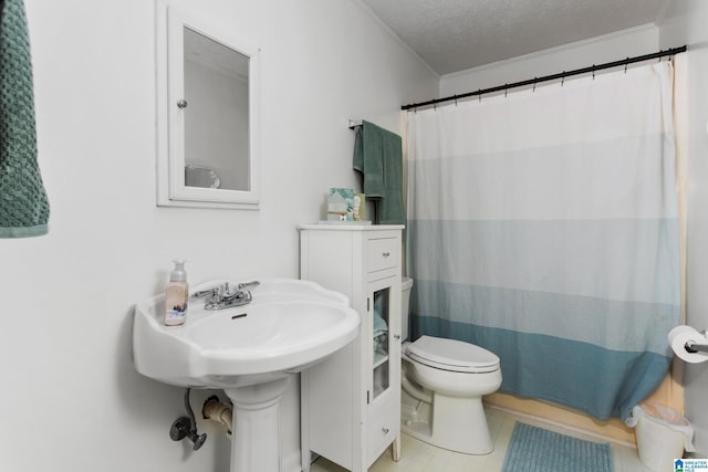 bathroom with toilet, a textured ceiling, crown molding, and a shower with curtain