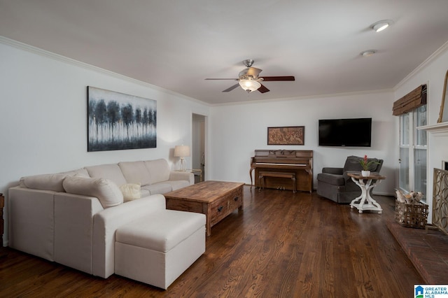 living room with crown molding, dark wood-style floors, and ceiling fan