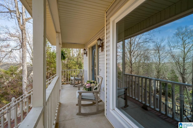 balcony featuring covered porch