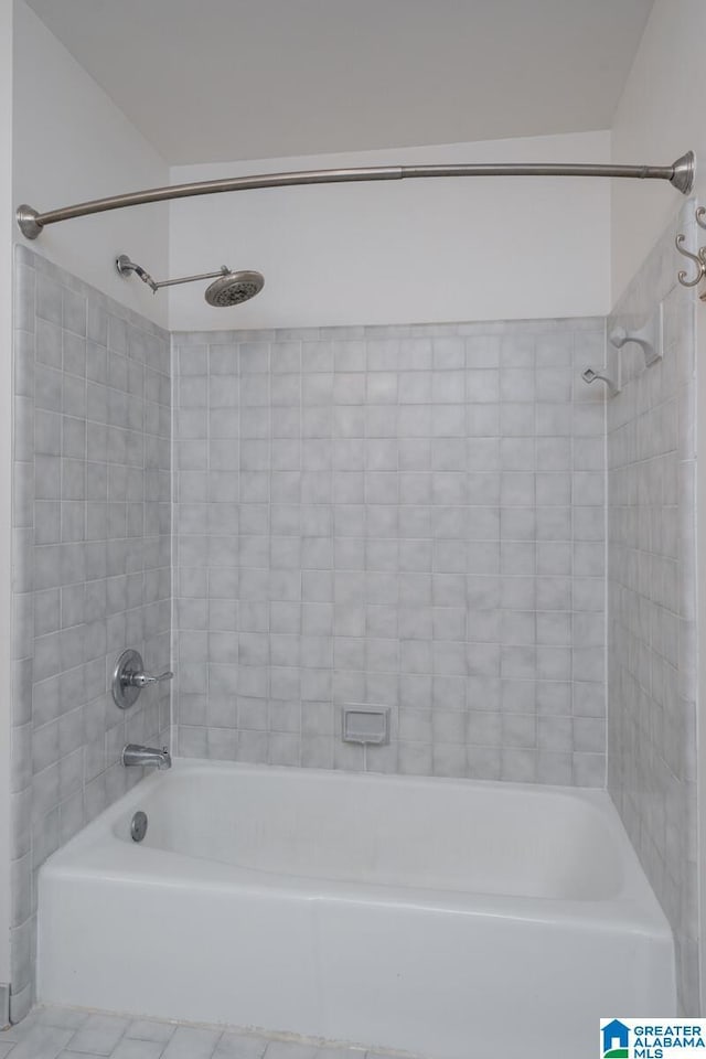 bathroom with shower / bathtub combination