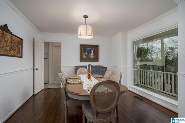 dining space featuring crown molding, dark wood-style floors, and visible vents