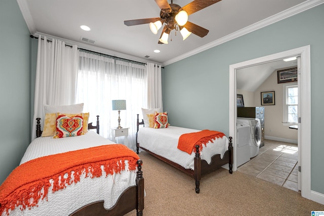 bedroom featuring visible vents, ceiling fan, baseboards, ornamental molding, and independent washer and dryer