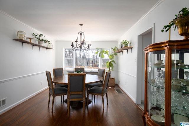 dining room with visible vents, an inviting chandelier, dark wood-style flooring, and crown molding