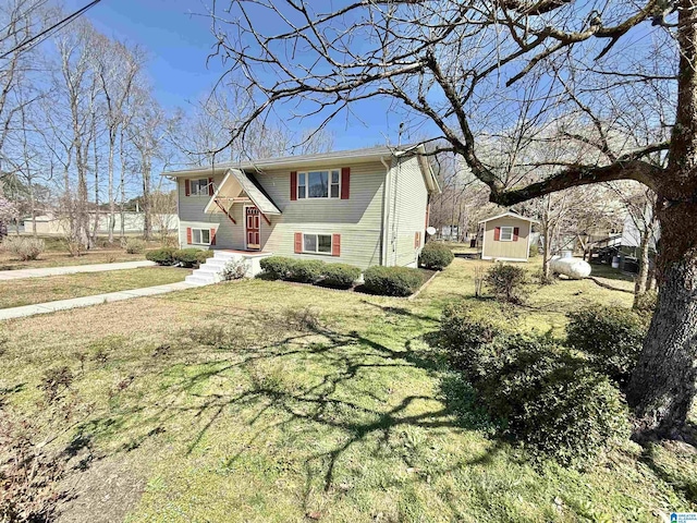 view of front of property with a front yard