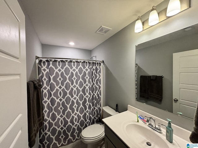 full bathroom with visible vents, toilet, vanity, and a shower with shower curtain