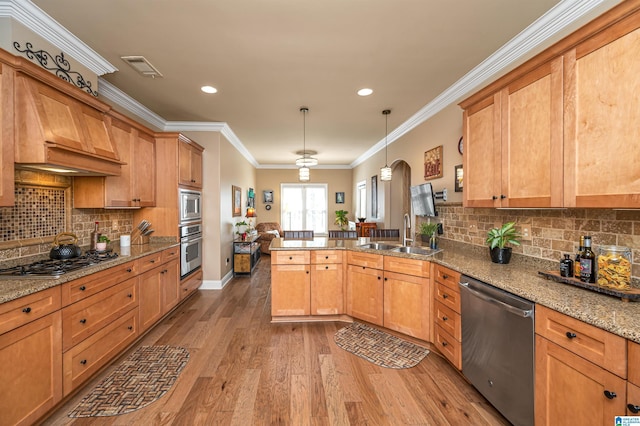 kitchen featuring a peninsula, light wood-style flooring, a sink, ornamental molding, and stainless steel appliances