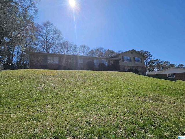 view of front facade with a front lawn