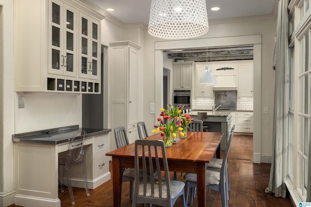 dining space with recessed lighting, dark wood-style flooring, and baseboards