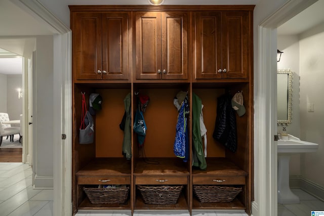 mudroom with baseboards and a sink