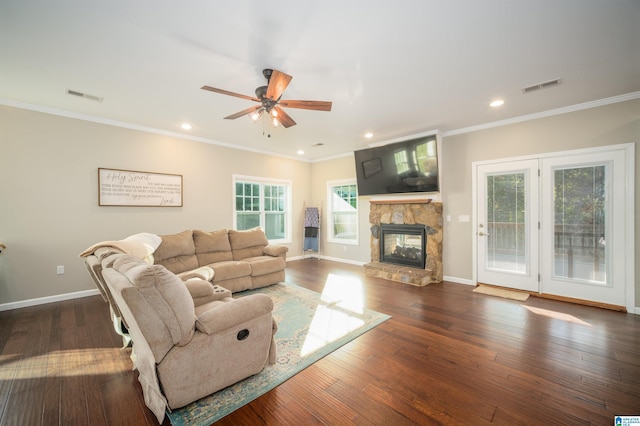 living area with visible vents, baseboards, and hardwood / wood-style floors