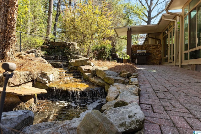 view of yard featuring a patio area