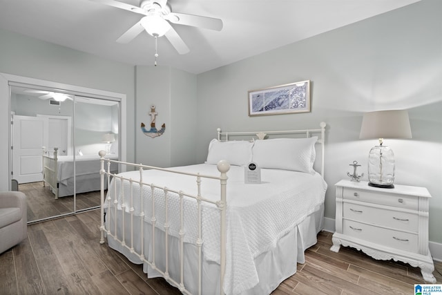 bedroom featuring a ceiling fan, wood finished floors, and a closet