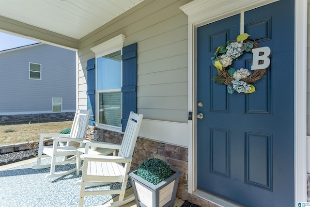 property entrance featuring a porch