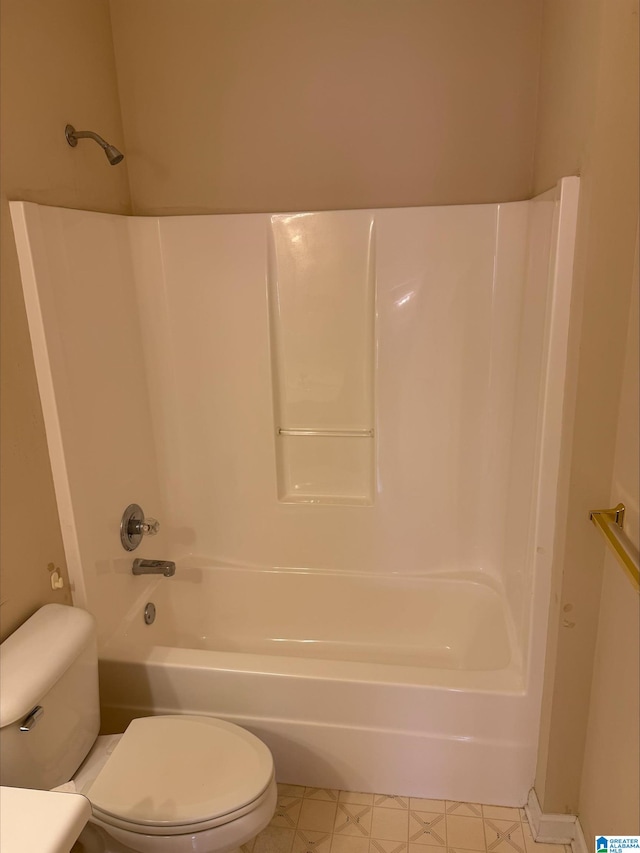 full bathroom with toilet and shower / washtub combination