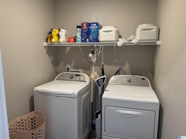 laundry room with laundry area and independent washer and dryer