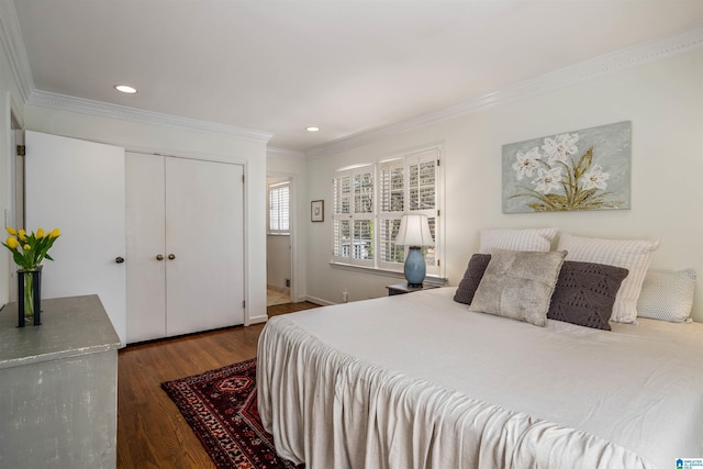 bedroom featuring recessed lighting, a closet, wood finished floors, and crown molding