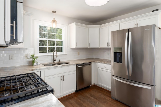 kitchen with a sink, stainless steel appliances, dark wood-style flooring, and white cabinetry