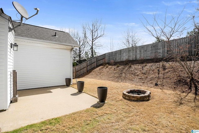 view of yard featuring a patio area, a fenced backyard, and an outdoor fire pit