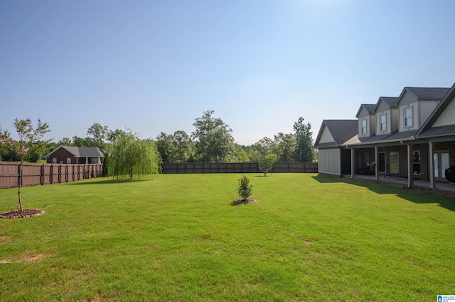 view of yard featuring a fenced backyard