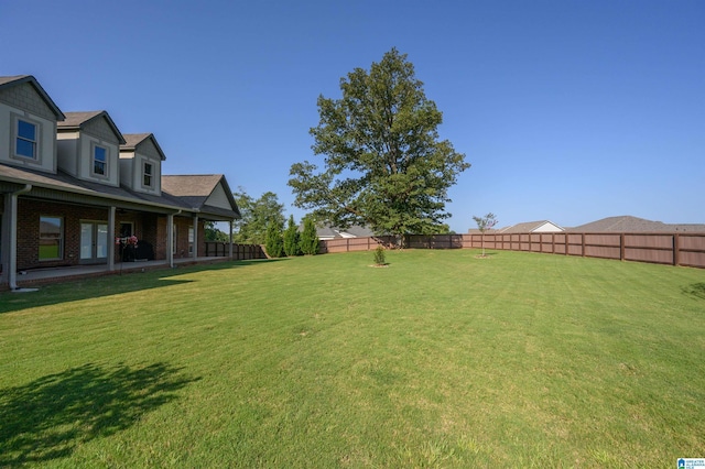 view of yard featuring a fenced backyard