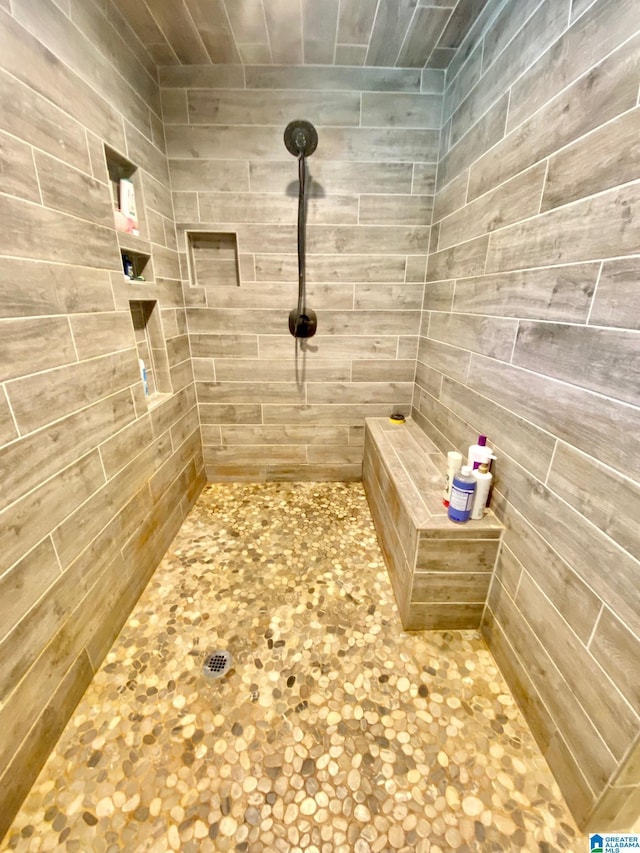 full bath with tiled shower