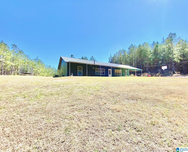 view of front of house featuring a front yard