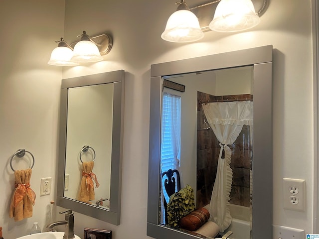 bathroom featuring a sink