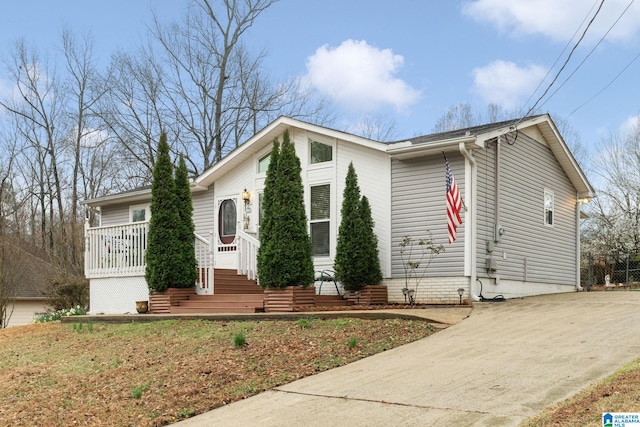 view of front of home with concrete driveway