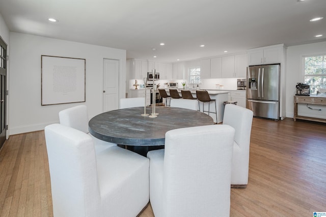 dining area with recessed lighting, light wood-style floors, and baseboards