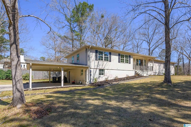 view of front of property with a carport, driveway, and a front yard