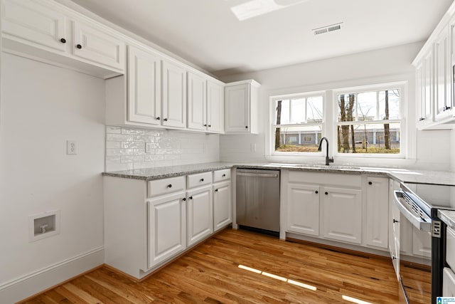 kitchen featuring visible vents, light wood-type flooring, electric stove, a sink, and dishwasher