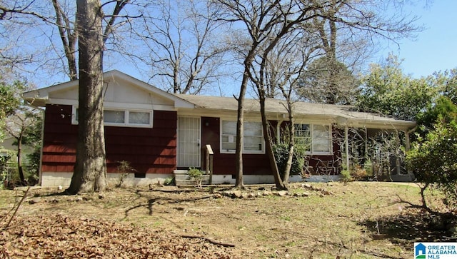 ranch-style house with entry steps and crawl space