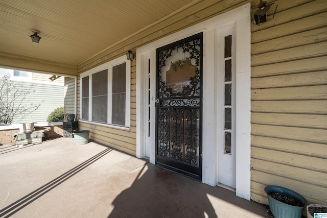 property entrance with covered porch