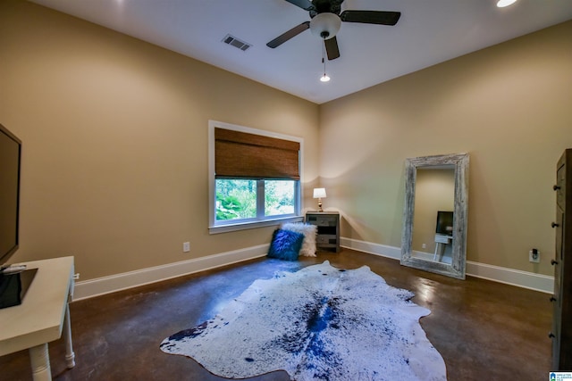 unfurnished office with visible vents, a ceiling fan, and baseboards