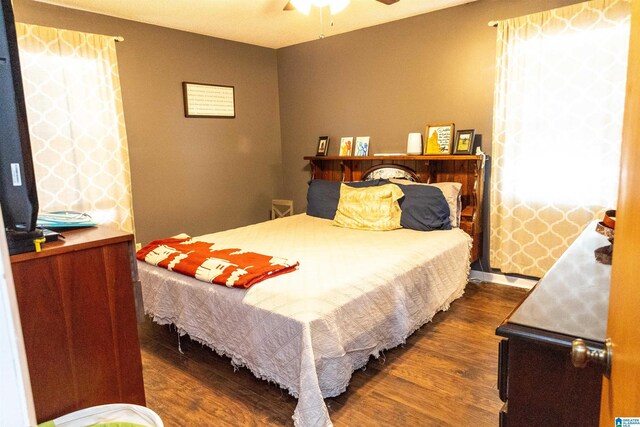 bedroom featuring wood finished floors and a ceiling fan