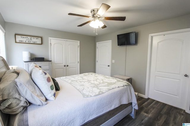 bedroom with a ceiling fan, dark wood-style floors, a closet, and baseboards