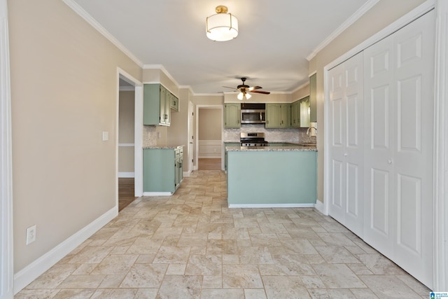 kitchen featuring tasteful backsplash, ceiling fan, appliances with stainless steel finishes, a peninsula, and green cabinetry