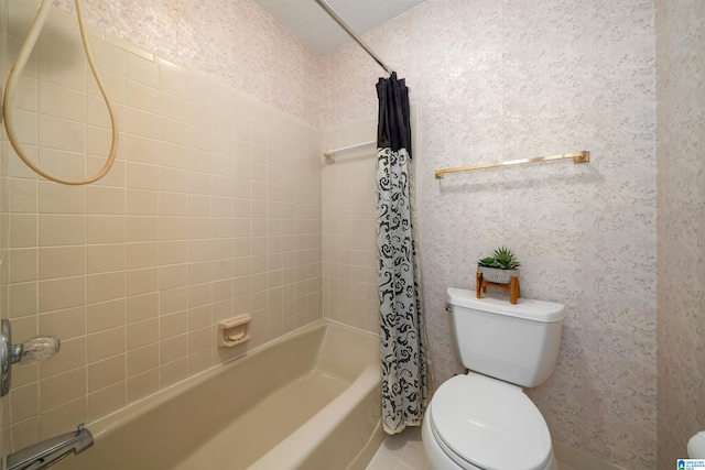 bathroom featuring toilet, a textured ceiling, wallpapered walls, and shower / tub combo with curtain